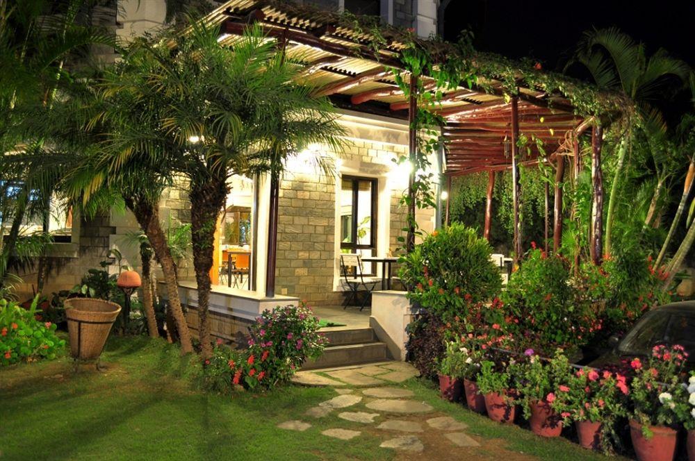 Trek-O-Tel Hotell Pokhara Exteriör bild
