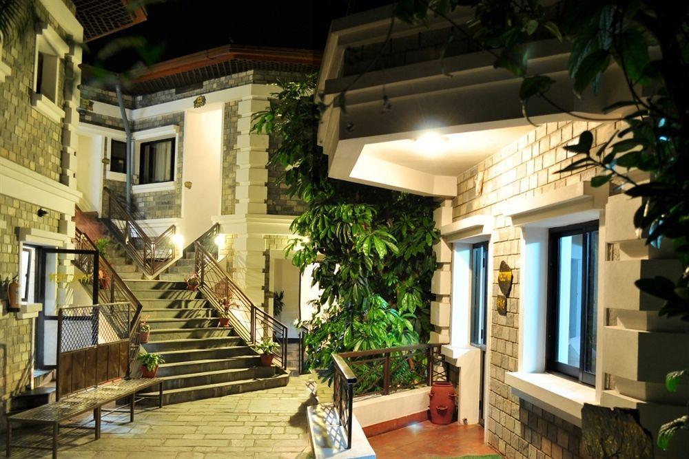 Trek-O-Tel Hotell Pokhara Exteriör bild