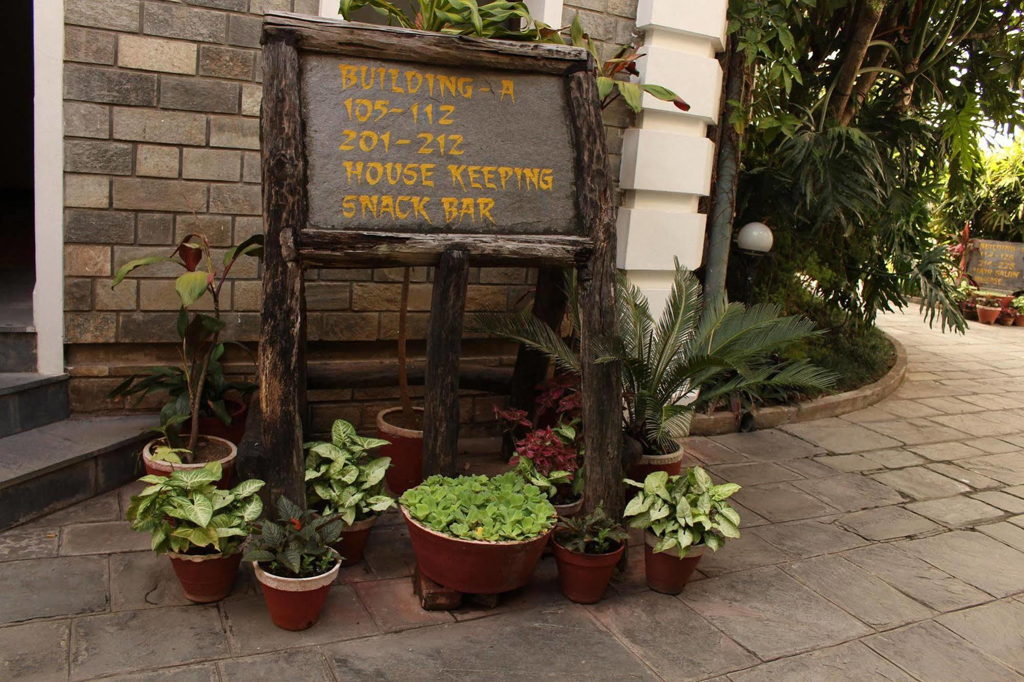 Trek-O-Tel Hotell Pokhara Exteriör bild