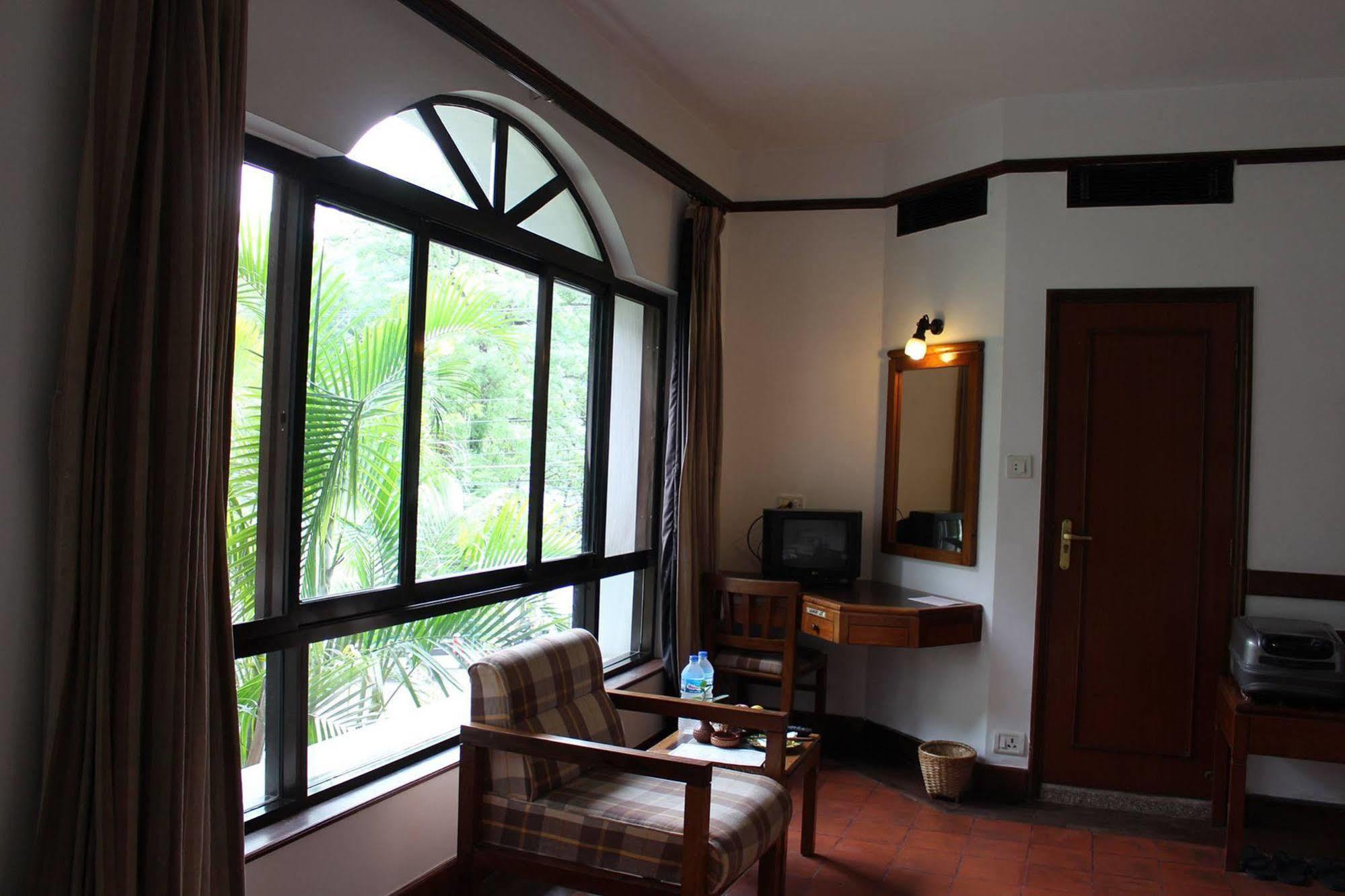 Trek-O-Tel Hotell Pokhara Exteriör bild